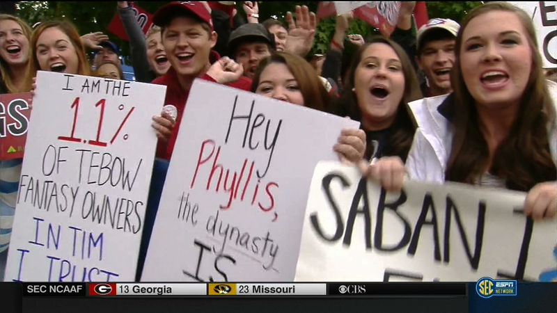 Illustration for article titled "Malzahn Eats Blue Waffles": Your College GameDay Sign Roundup